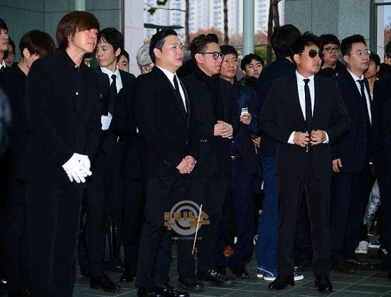 Heartbreaking Photos From Shin Hae Chul S Funeral Released