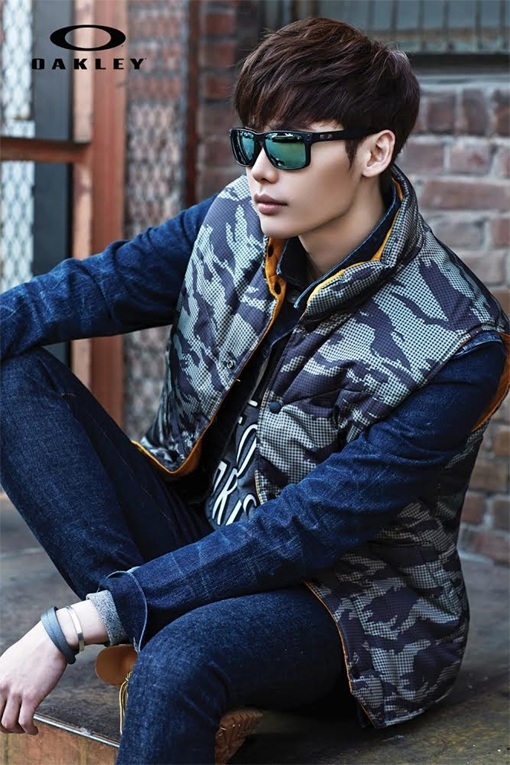 Lee Jong Suk becomes the first Korean model for Oakley brand - Koreaboo