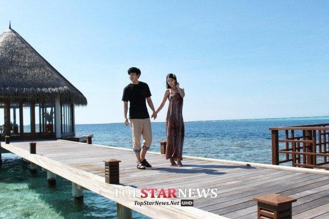 Sungmin and Kim Sa Eun's honeymoon photoshoot in the Maldives