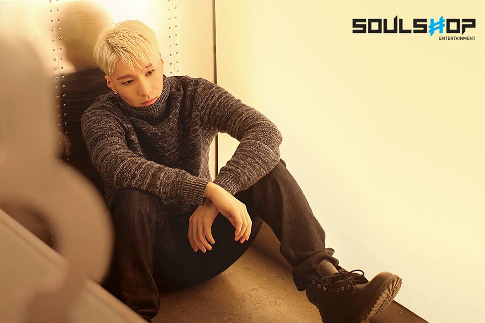 Kixs leaning cooly against the wall in behind the scenes still
