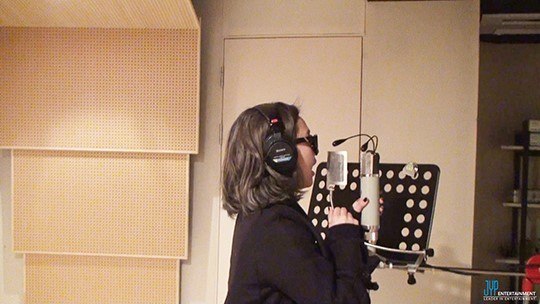 She was at the recording room! We have to end the surprise JYP center tour here! Min got to record songs for miss A’s new album! Min the career woman! Ah~! Can’t wait till miss A release their new album! I really love to listen to it!