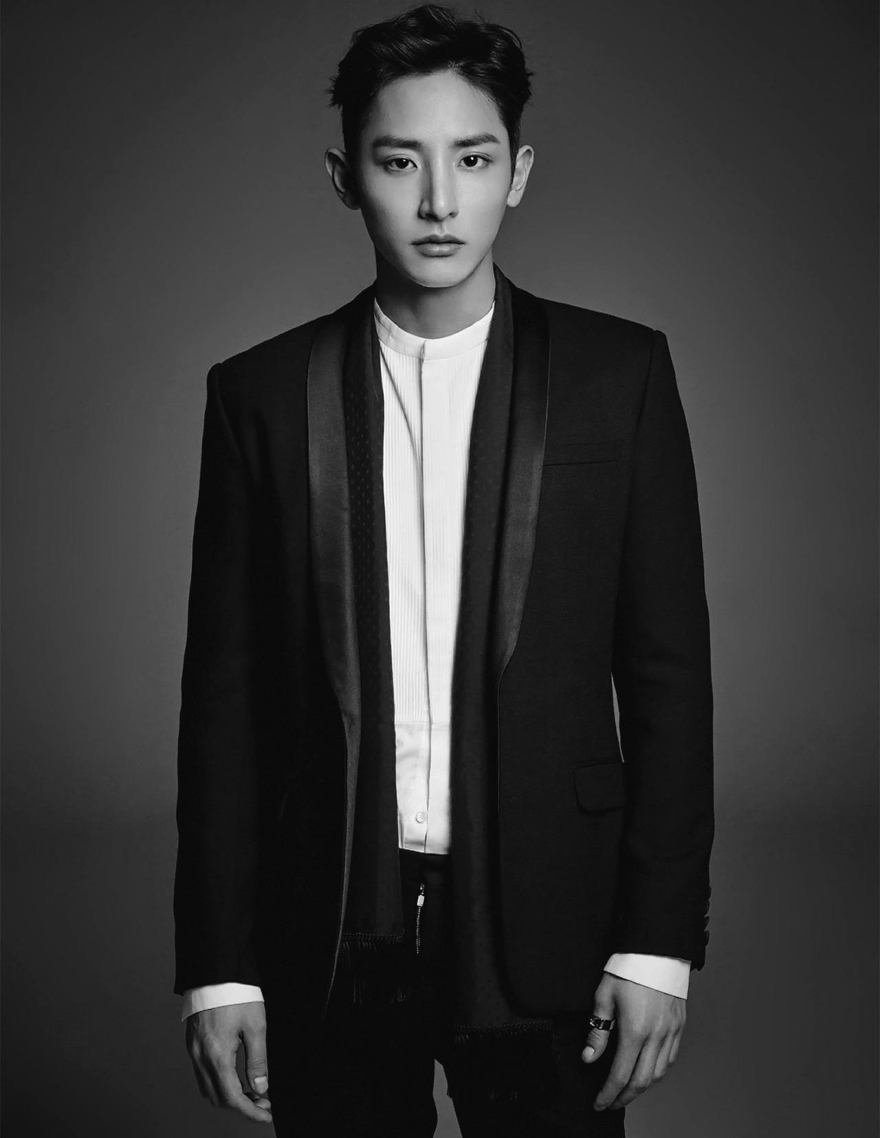 Lee Soo Hyuk is classy in black and white for