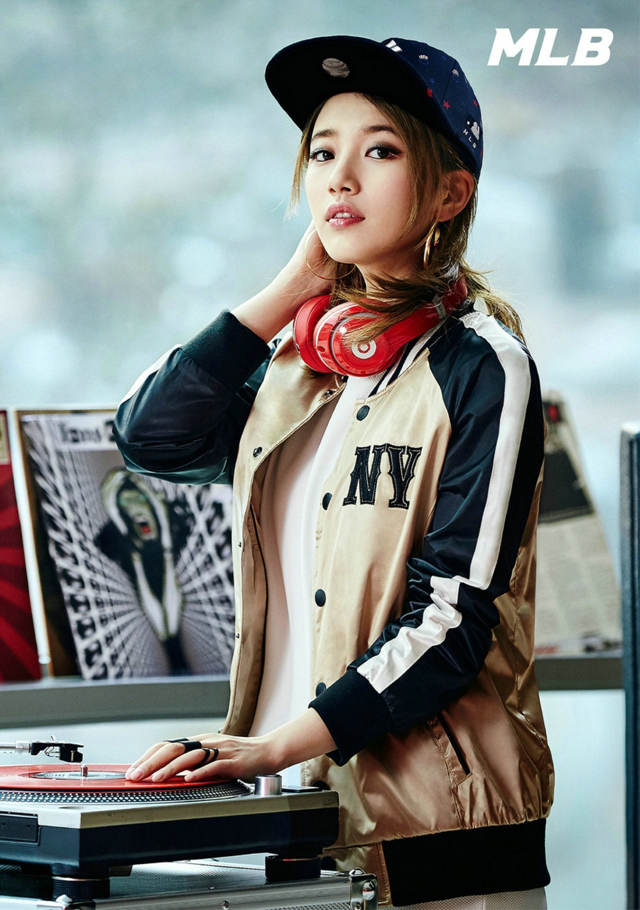 miss A Suzy Sports Various Ways To Wear A Varsity Jacket For MLB