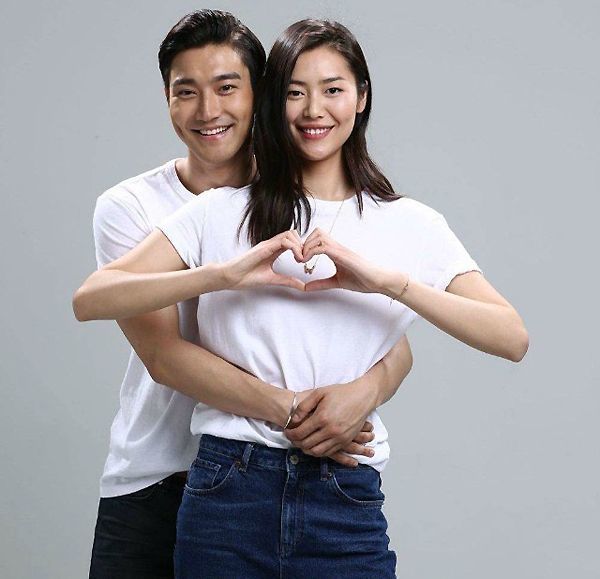 Images of Choi Siwon and his wife Liu Wen on "We Decided to Love" emerge