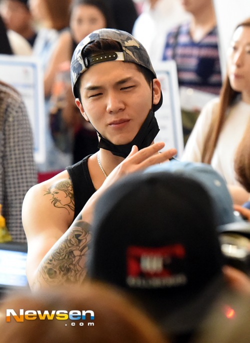 criticize Teen Top's CAP for numerous tattoos