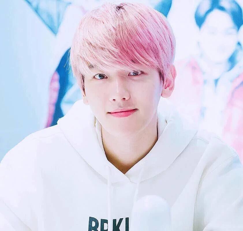 Netizens discover reason Baekhyun keeps changing his hair color
