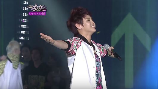 BEAST's Yoseob captures fan love as he gets ditched on stage by members ...