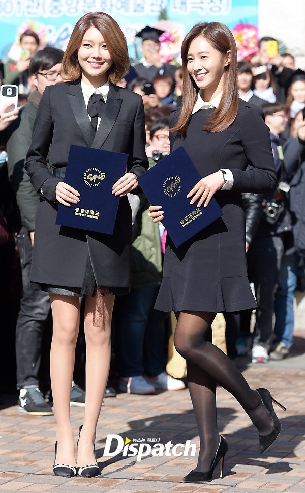 Innocent Sisters Park Shin Hye Yuri And Sooyoung Receive Special Awards At Graduation Ceremony Koreaboo