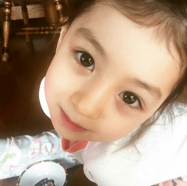 this-baby-is-going-viral-in-korea-for-being-the-prettiest-toddler-ever