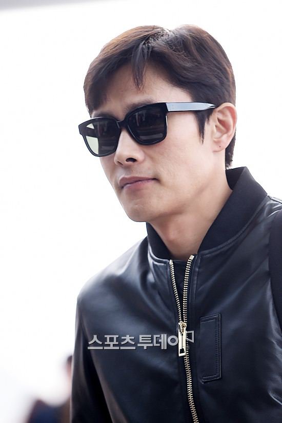 47 Year Old  Korean  Actor  Lee Byung Hun SHOCKS Fans With 