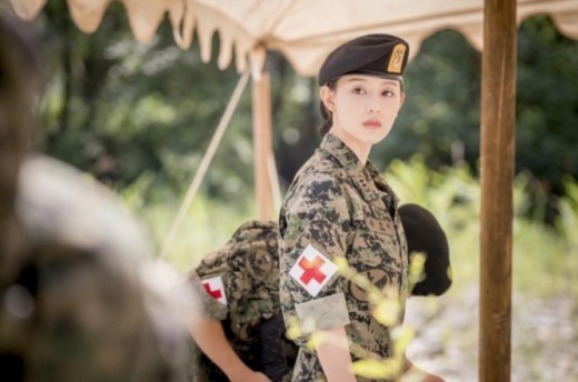 Descendants of the Sun' Kim Seo-yeong-I publishes photo with Kim Ji-won