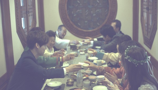 Image: Goo Hye Sun and Ahn Jae Hyun wedding dinner with family