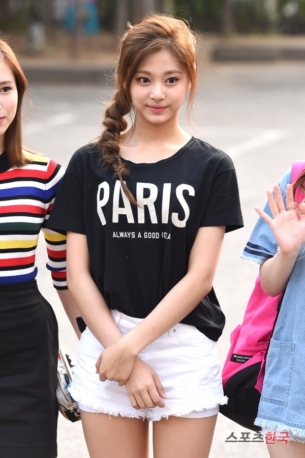 Fans Absolutely Entranced By TWICE Tzuyu's Natural Beauty - Koreaboo