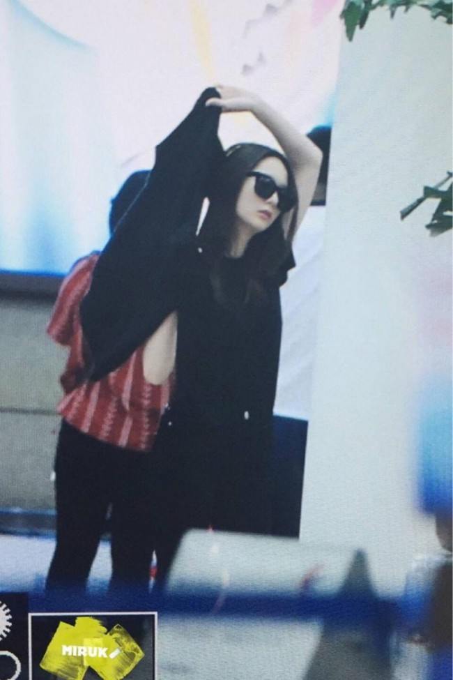Image: Fan captures Krystal at the arrival area at the airport