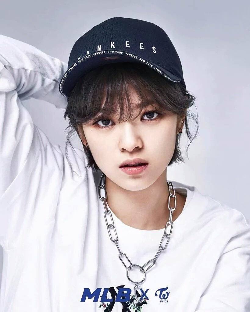 These 15 Korean Celebrities Are Rocking The Latest Trendy Gender-Neutral  Accessory - Koreaboo