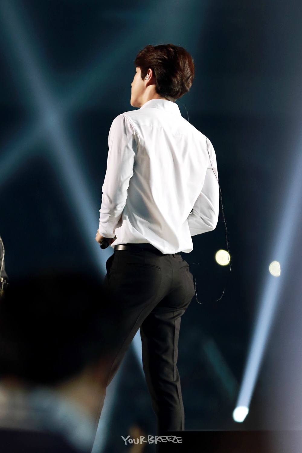 10 Male Idols Who Struggle With Gigantic Butts