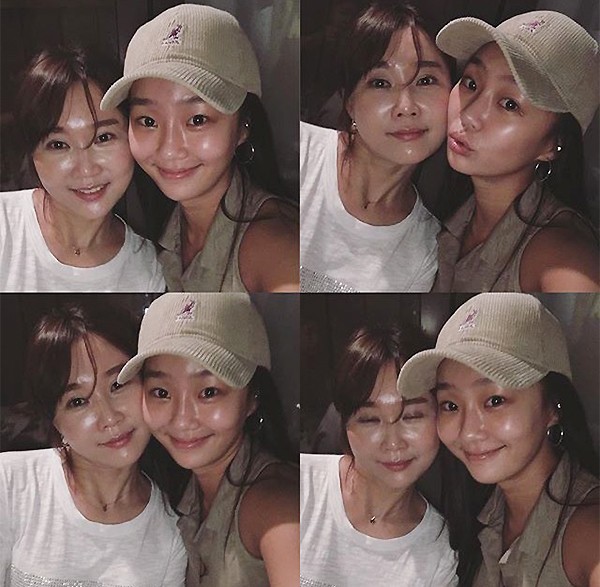 SISTARs Hyorin Shares Photo With Mom Fans Surpr