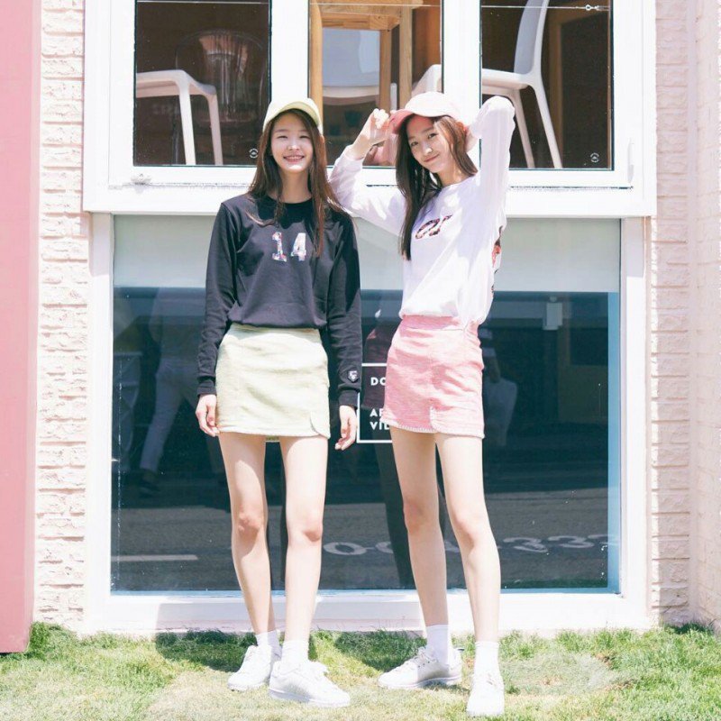 all-of-korea-is-falling-in-love-with-these-18-year-old-twin-sisters