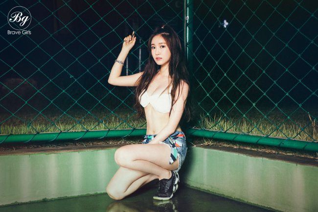 Image: Brave Girls Minyoung for "Yoo Hoo" digital single (2016) / Brave Entertainment