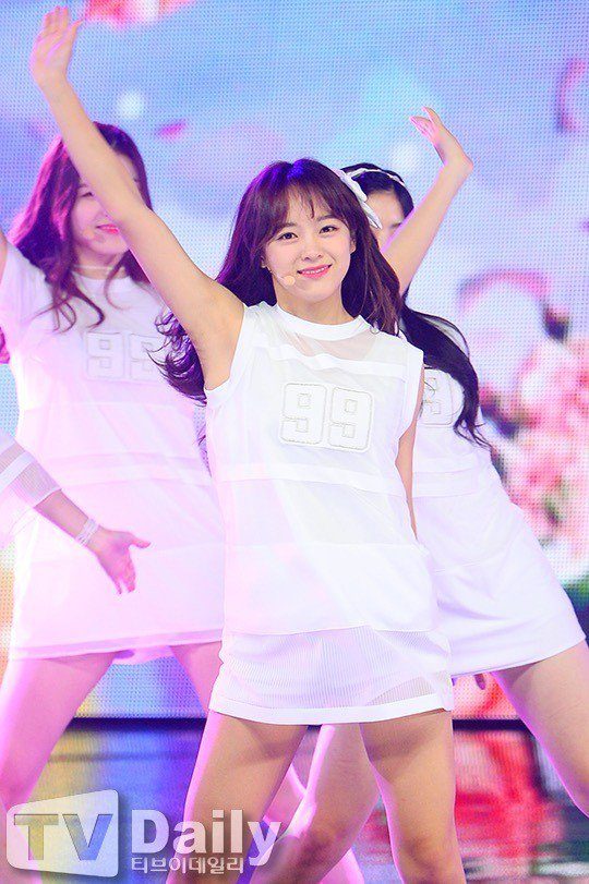 Koreans Obsess Over I O I Sejeong For Her Beautiful Armpits Koreaboo