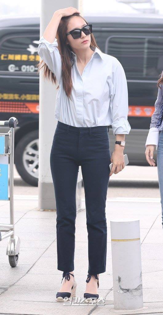 f(x)'s Krystal at the airport / SM Entertainment