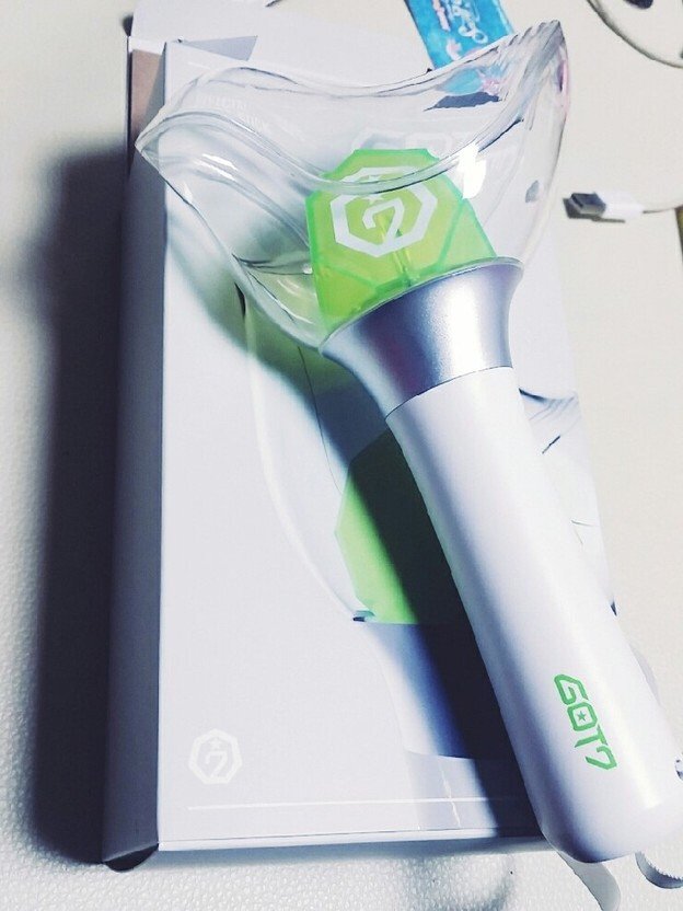 K-Pop idol groups' light sticks compilation - Koreaboo