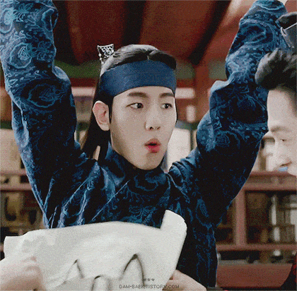 GIF of EXO's Baekhyun being compared to an adorable historical emoticon on new drama, Moonlight Lovers - Scarlet Heart: Ryeo / Pann