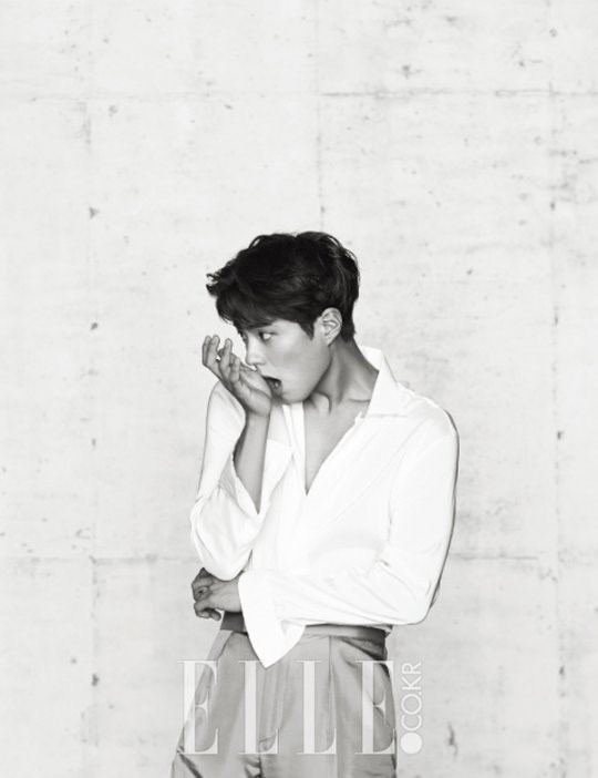 Park Bo Gum Models Interview Looks for the Young Professional - 8days