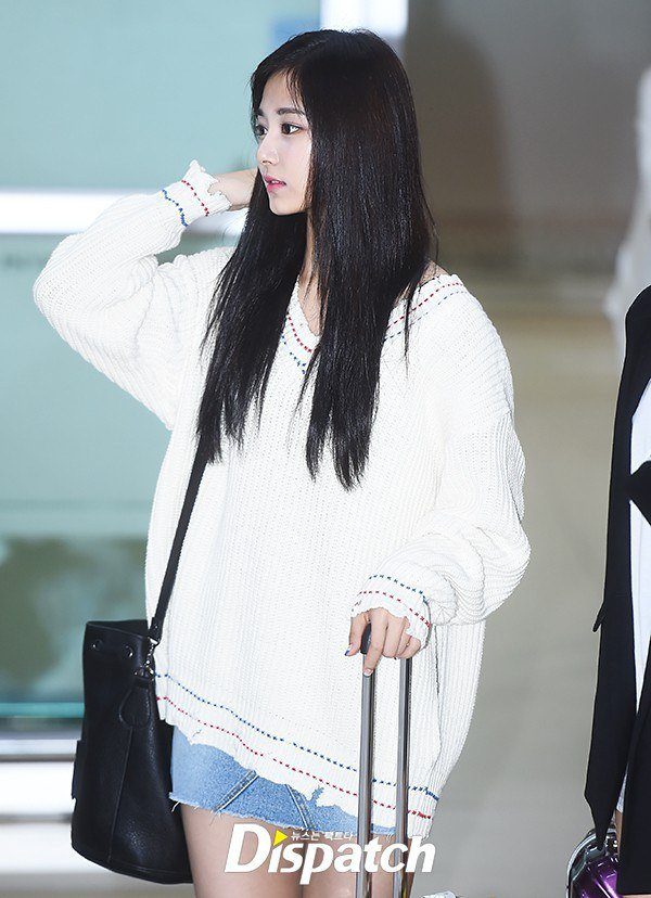 Twice S Tzuyu Displays Her Simple Maknae Style In Recent Airport Fashion Photos Koreaboo