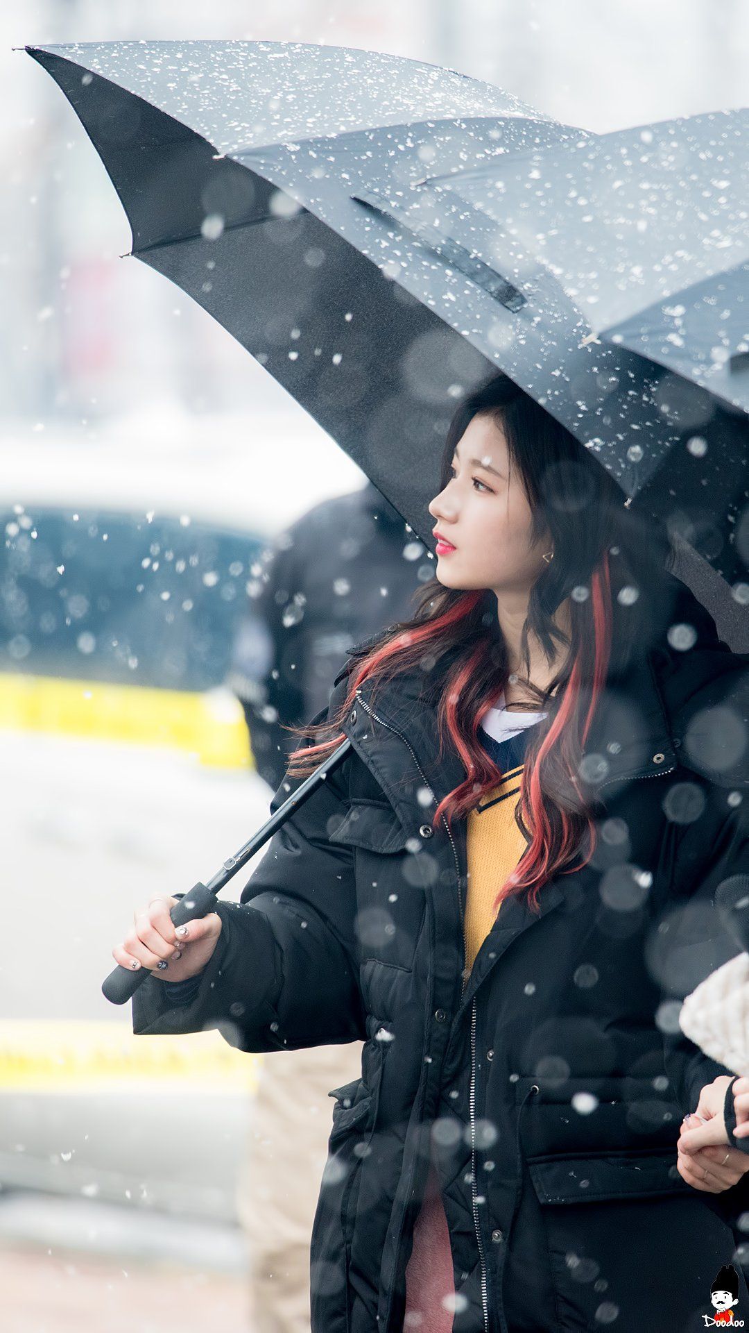 Fans Capture Heartwarming Photos Of Twice During Korea S First Snowfall Koreaboo