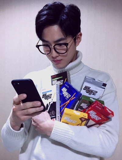 EXO's Suho Warmly Greets EXO-Ls for Peppero Day / Image Source: EXO-L Official Website 