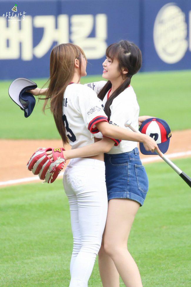 THIS is why fans love it when idols pitch at baseball games - Koreaboo