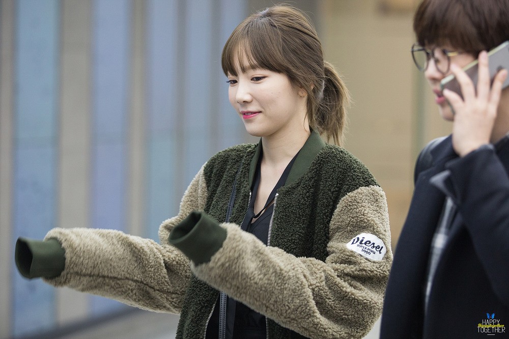 Taeyeon at Gimpo Airport on the 18th returning from Busan.