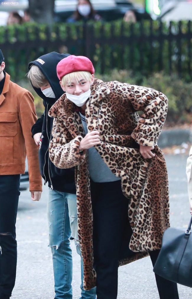 BTS V steals the spotlight with his outlandish fashion - Koreaboo