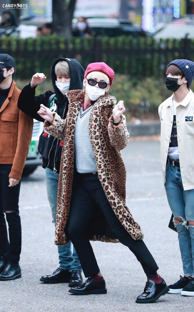 BTS V steals the spotlight with his outlandish fashion - Koreaboo