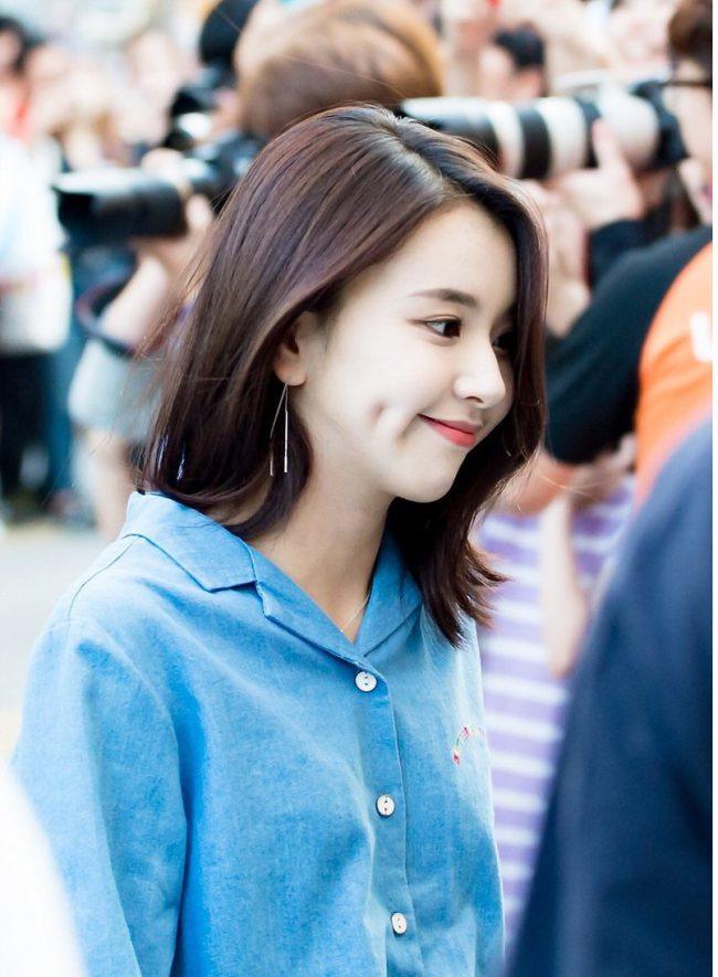 11 Photos Prove TWICE Chaeyoung Has the Most Irresistible Dimples