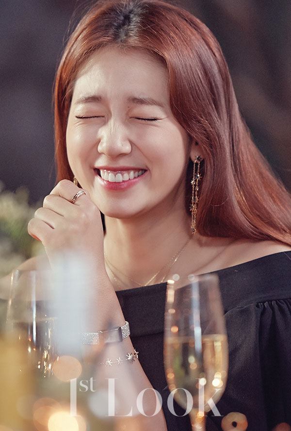 Park Shin Hye all is all smiles!