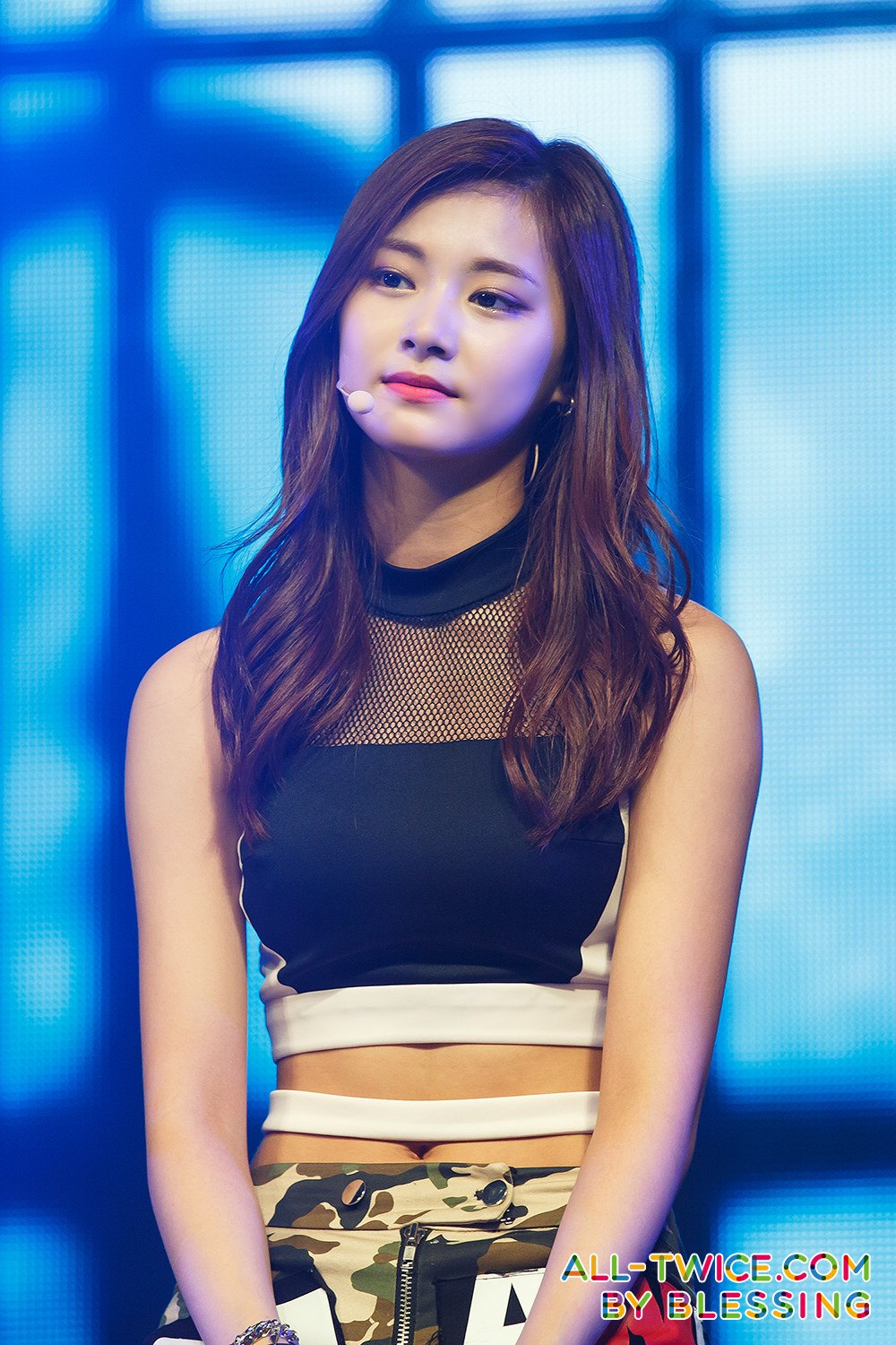 8 Photos Reveal How Small Twice Tzuyu S Waist Really Is Koreaboo