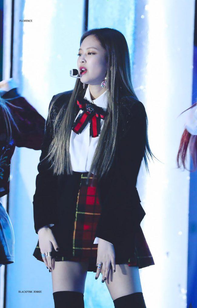 Jennie with the original styling during "Melon Music Awards" 