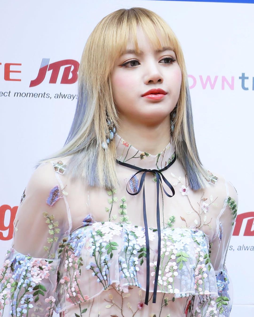 Was she finally paid 10 billion KRW? BLACKPINK's Lisa looks stunningly  beautiful with a bold no bangs hairstyle change at the Bvlgari event