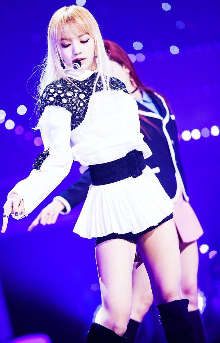 Lisa shows off her toned legs while performing on stage.