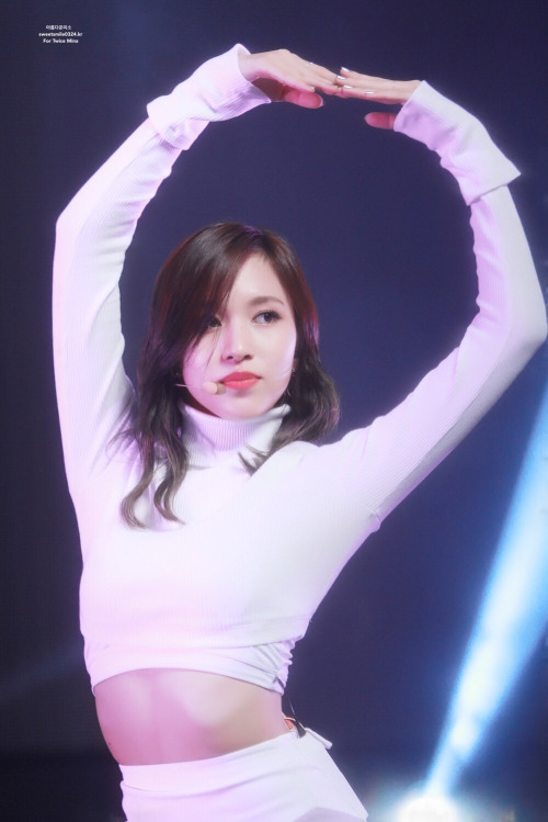 11 Times Twice S Mina Revealed Her Incredible Toned Abs