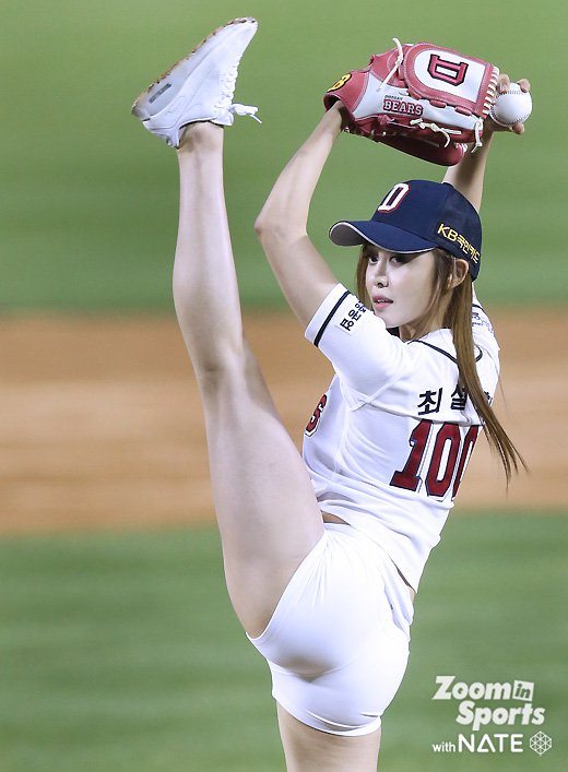 18 year old Korean girl group member cosplays as Chun-Li and shows off her  flexibility when she tosses first pitch at baseball game