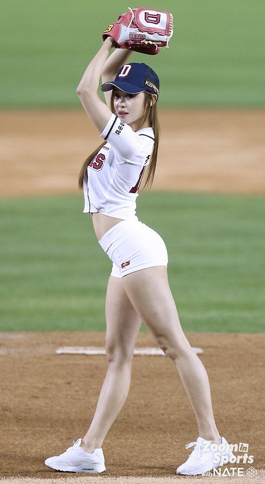 18 year old Korean girl group member cosplays as Chun-Li and shows off her  flexibility when she tosses first pitch at baseball game