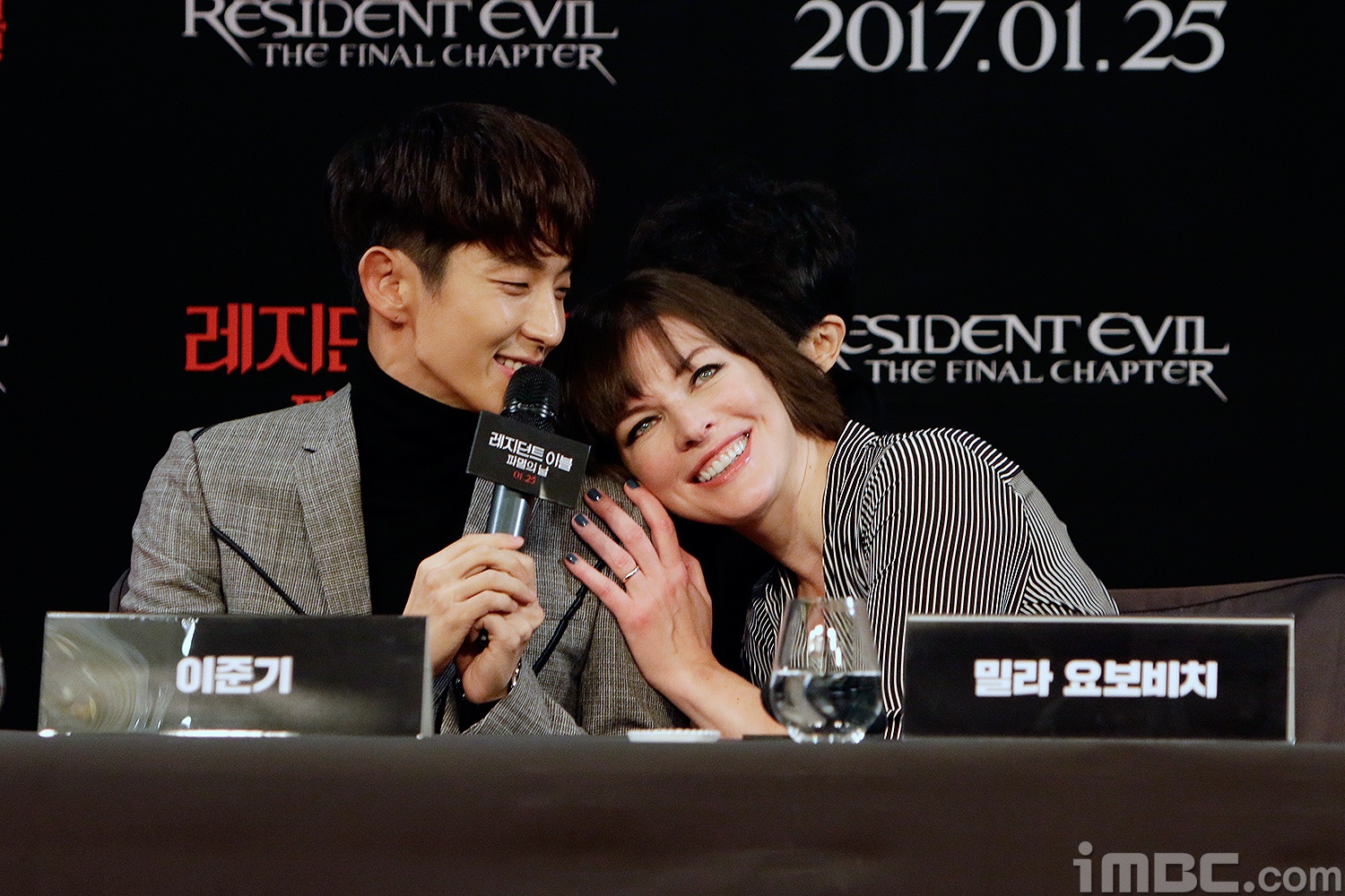 Mila Jovovich Puji Akting Lee Joon Gi di 'Resident Evil