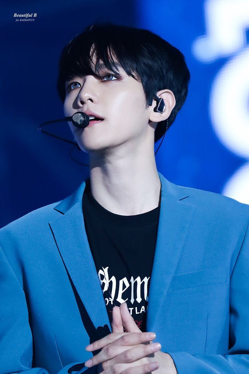 Baekhyun looks magical and alluring when he wears contacts. 