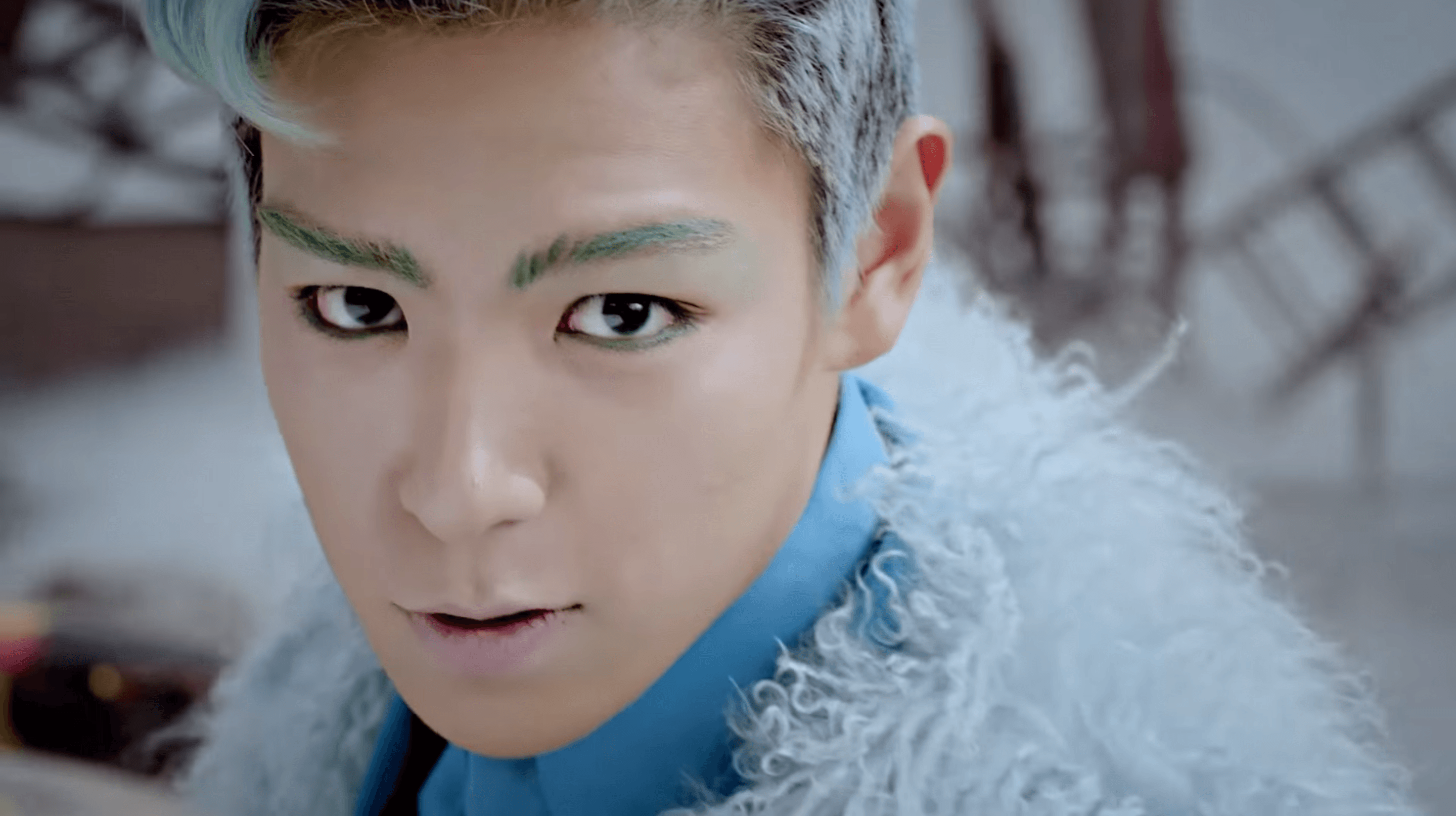 This iconic blue brow won the hearts of many during "Fantastic Baby".