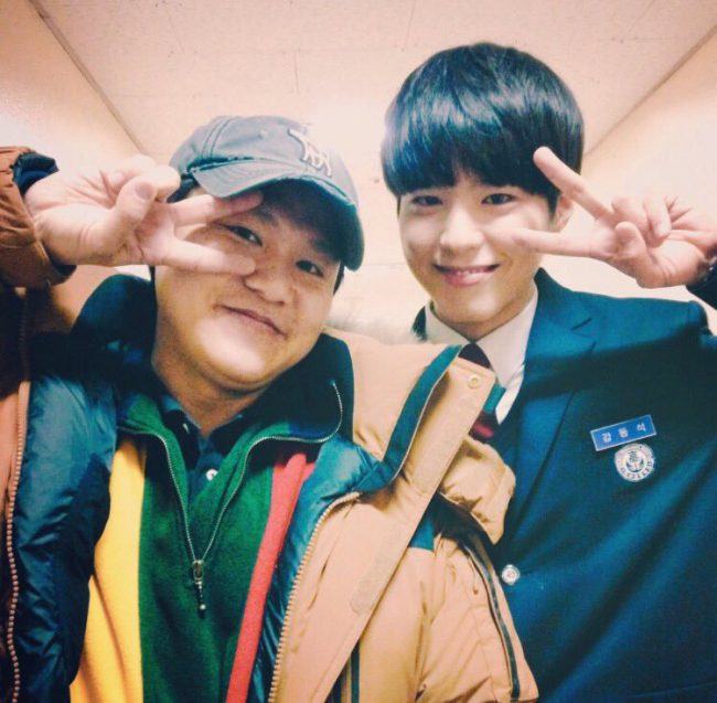 Fans Notice Something Unusual About Park Bo Gum's Selfies With People -  Koreaboo