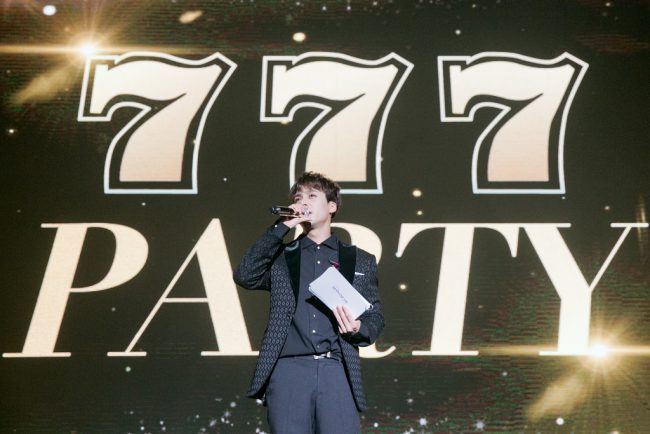 Dongwoon's hosting made the event very comfortable and intimate