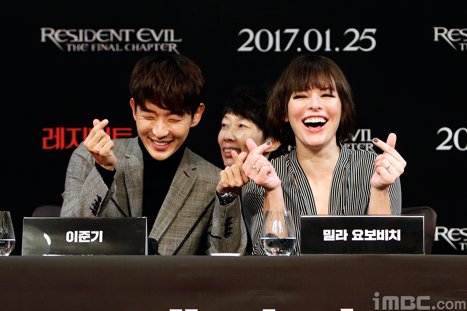 Mila Jovovich Puji Akting Lee Joon Gi di 'Resident Evil